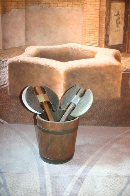 Asce e secchi utilizzati dagli Haediles Curules nell'Antica Roma
