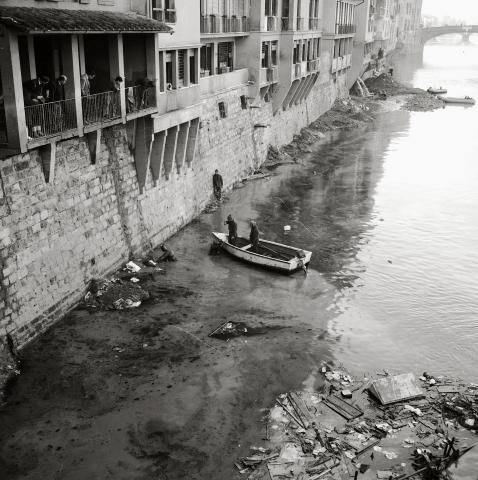 Ricognizioni dei sommozzatori nell'Arno
