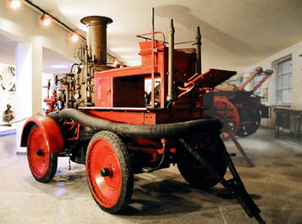 Un particolare all'interno del museo: Pompa a vapore