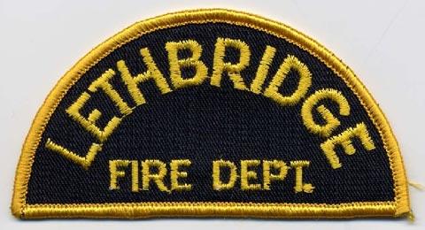 Lethbridge - Distintivo nero con diciture gialle