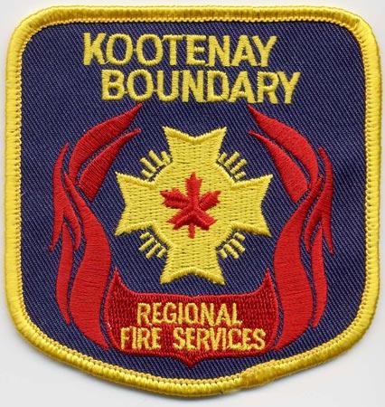 Kootenay Boundary - Distintivo nero con al centro una stella su sfondo di fiamme