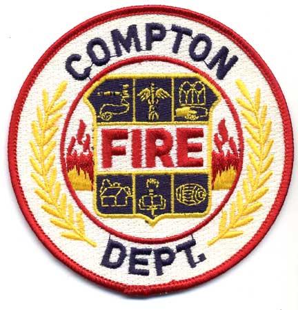 Compton - Distintivo bianco con diciture nere