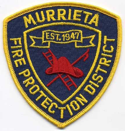 Murrieta - Distintivo blu con al centro un elmo rosso