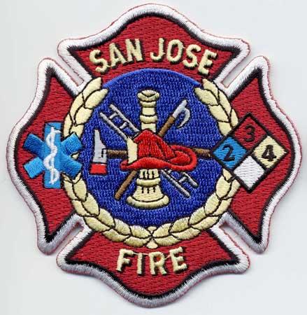 San Jose - Distintivo rosso con al centro un elmo