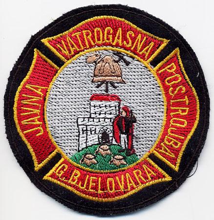 G. Bjelovara - Distintivo nero e rosso con al centro un elmo