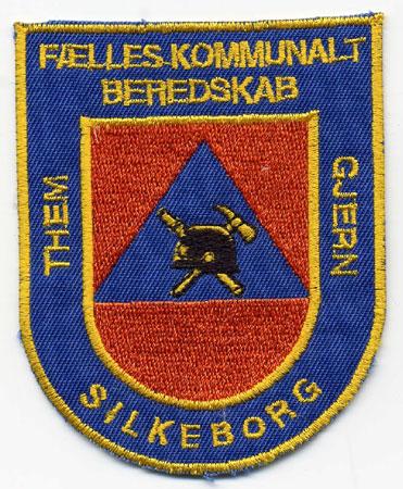 Silkeborg - Distintivo blu e rosso con al centro un elmo