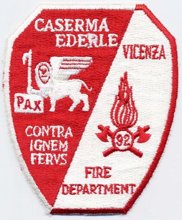 Caserma Ederle (Vicenza) - Distintivo bianco e rosso con la fiamma e il leone alato