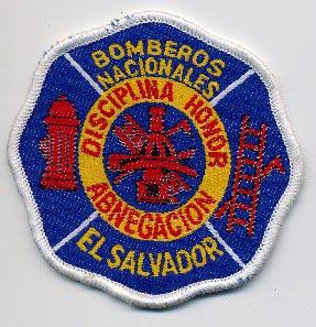 El Salvador - Distintivo azzurro con al centro un elmo rosso
