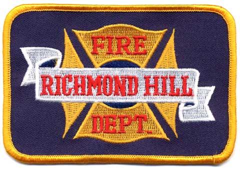 Richmond Hill - Distintivo blu con diciture rosse