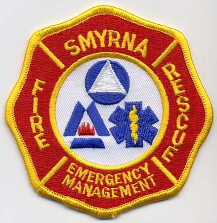 Smyrna - Distintivo rosso con diciture gialle