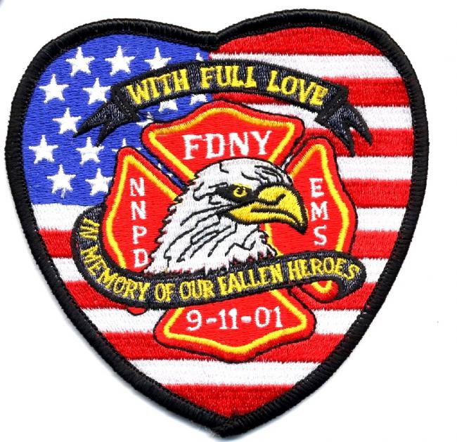 Memorial - Distintivo a forma di cuore con i colori americani e al centro una aquila