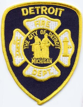 Detroit - Distintivo nero con diciture gialle