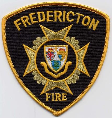 Fredericton - Distintivo nero con diciture gialle
