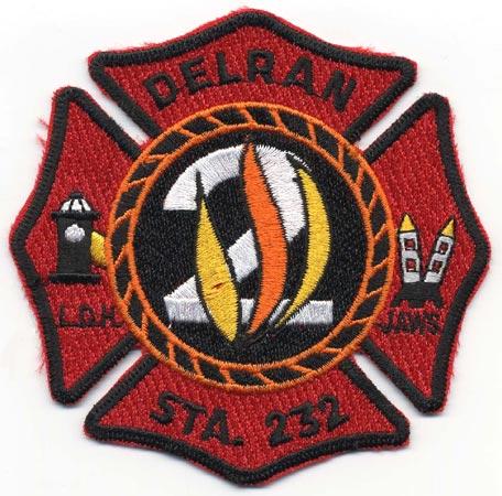 Delran - Distintivo rosso con al centro fiamme