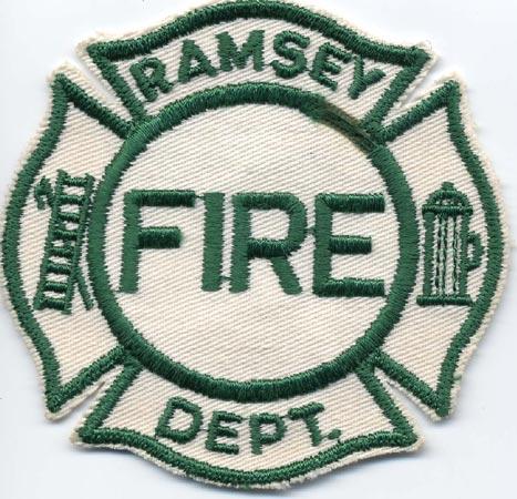 Ramsey - Distintivo bianco con diciture verdi