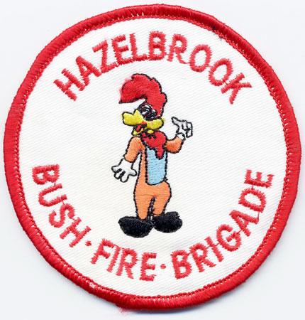 Hazelbrook - Distintivo bianco con diciture rosse