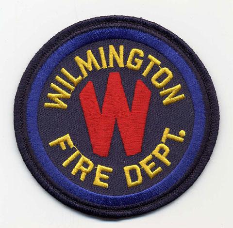 Wilmington - Distintivo blu con diciture gialle