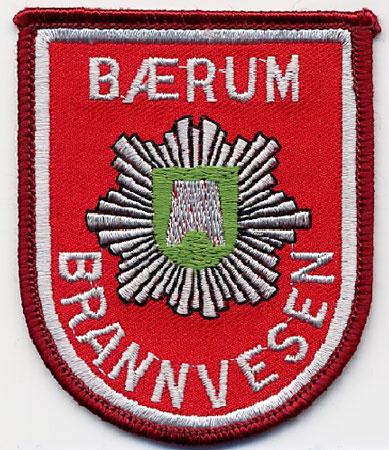 Baerum - Distintivo rosso con al centro uno scudo verde all interno di una stella