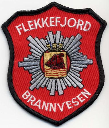 Flekkefjord - Distintivo rosso con al centro una barca all interno di una stella
