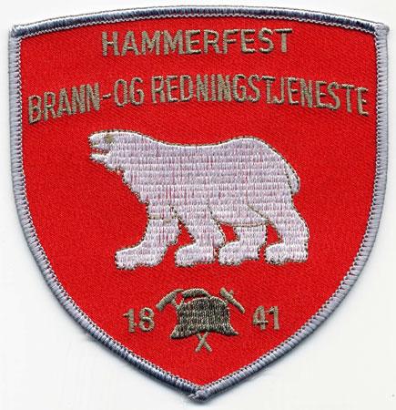 Hammerfest - Distintivo rosso con al centro un orso bianco