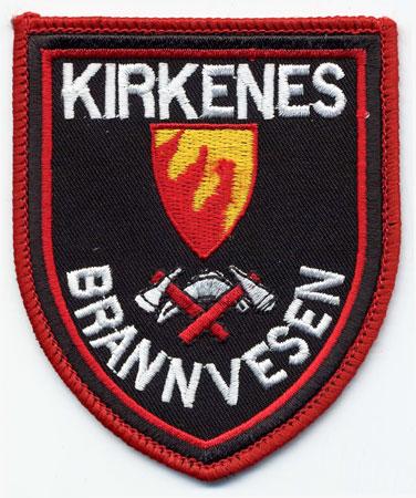 Kirkenes - Distintivo nero con al centro uno scudo con fiamme