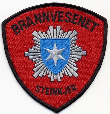 Steinkjer - Distintivo rosso con al centro una stella all interno di uno scudo azzurro
