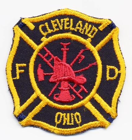 Cleveland - Distintivo nero con al centro un elmo rosso