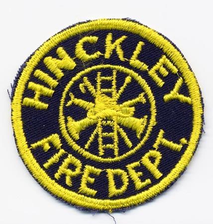 Hinckley - Distintivo nero con al centro un elmo giallo