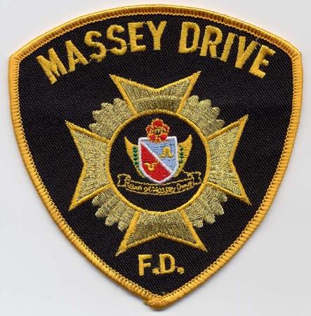 Massey Drive - Distintivo nero con diciture gialle