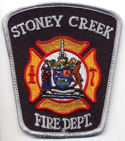 Stoney Creek - Distintivo nero con diciture bianche