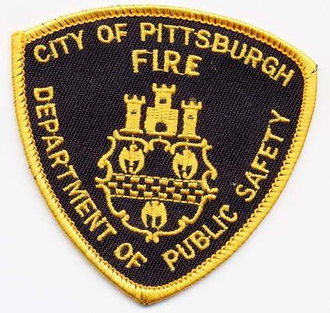 Pittsburgh - Distintivo nero con al centro tre torri gialle