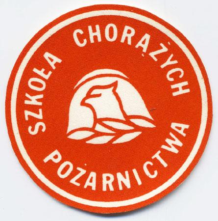 Chorazych - Distintivo rosso con al centro un elmo