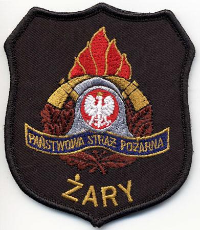 Zary - Distintivo nero con al centro un elmo su sfondo di fiamme