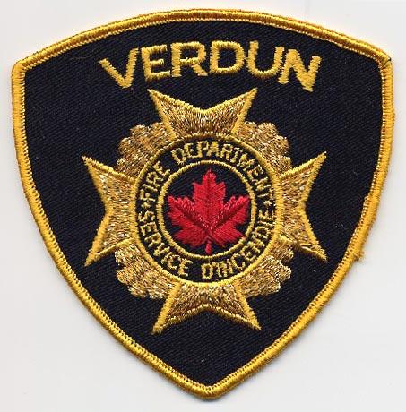Verdun - Distintivo nero con diciture gialle e una foglia rossa al centro