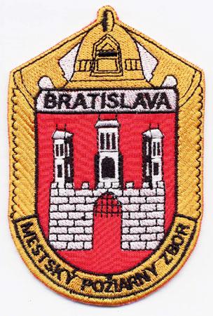 Bratislava - Distintivo giallo con al centro un castello su sfondo rosso