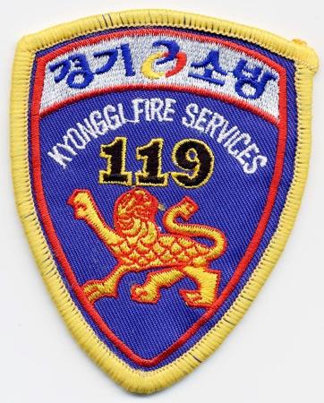 Kyonggi - Distintivo blu con al centro un leone giallo