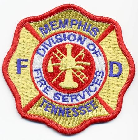 Memphis - Distintivo giallo con al centro un elmo giallo su sfondo rosso