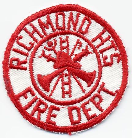 Richmond - Distintivo bianco con al centro un elmo rosso