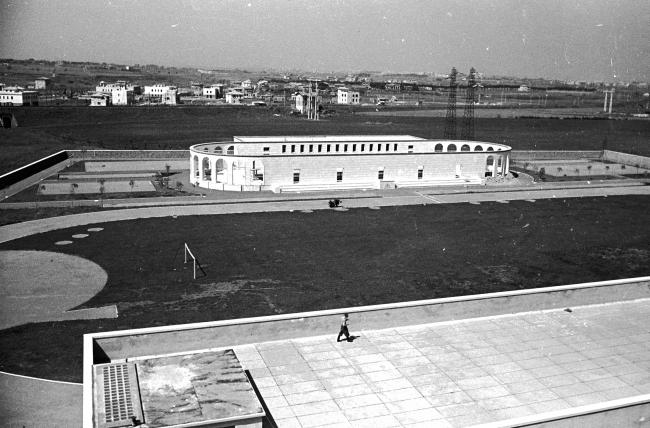 Il campo di calcio e la piscina nel 1941