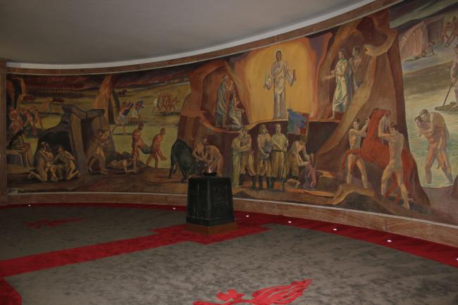 Parete del sacrario affrescata dal pittore Antonio Achilli nel 1941, modificata nel 1950