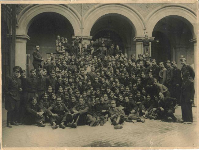 Personale di Ostiense con Primo Carnera, in visita alla caserma nel 1940