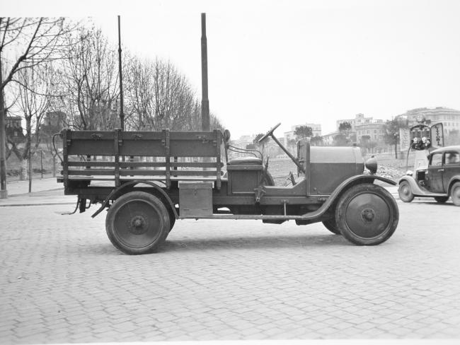 Autocarro Fiat 1B Ter per il trasporto del personale personale